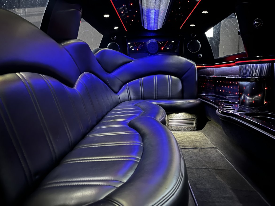 2015 Executive Coach Builders Lincoln MKT Limousine - Photo 2