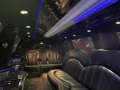 2015 Lincoln MKT Limousine for Sale in Richmond, Virginia, US - Photo 4