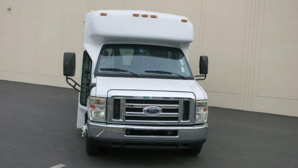 2009 Ford E-450 Shuttle Bus for Sale in Carson, CA - Photo 2