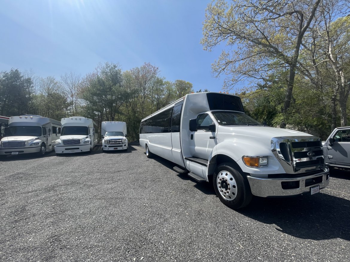 Shuttle Bus for sale: 2013 Ford F650 by Krystal