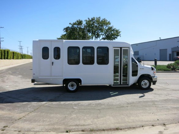 2023 Diamond Coach Ford E-450 ADA Shuttle Bus