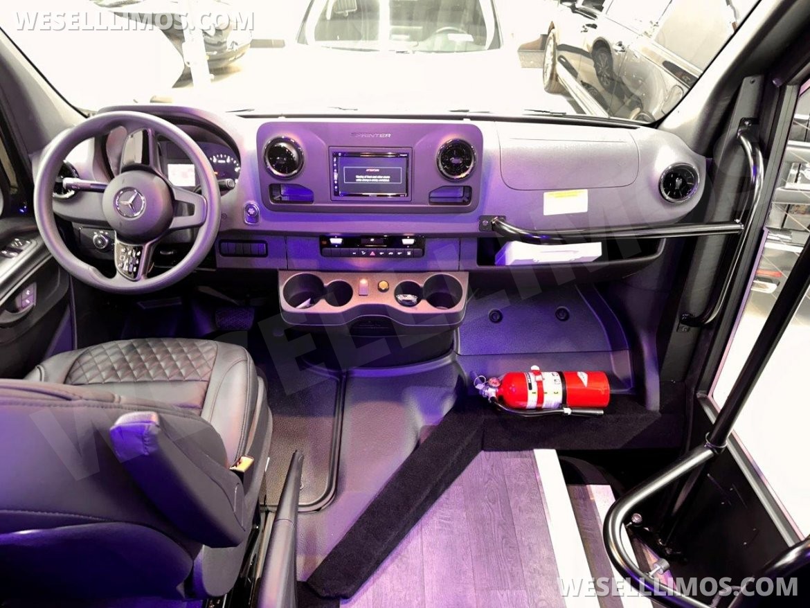 2023 LA West Coaches Mercedes-Benz 3500 Sprinter Shuttle - Photo 3