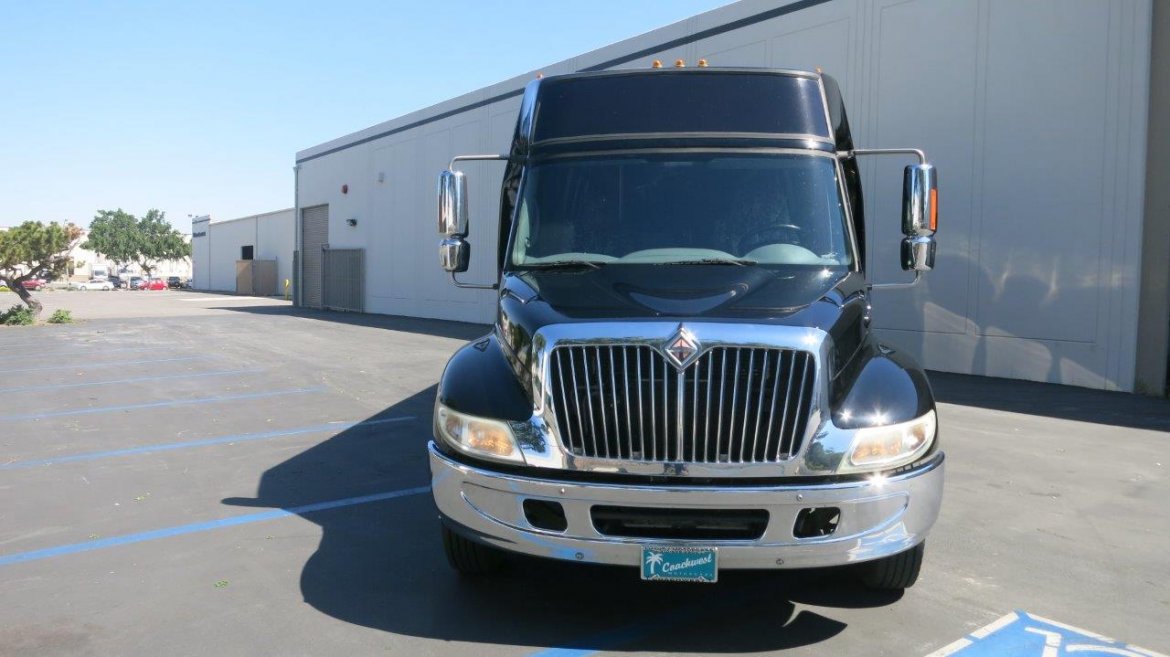 Photo of Shuttle Bus for sale: 2006 International PC015 by International