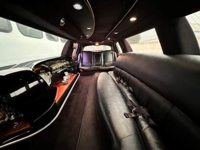 2009 Krystal Koach Lincoln Town Car 5-Door Limousine