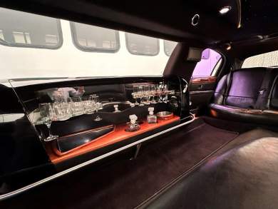 2009 Krystal Koach Lincoln Town Car 5-Door Limousine