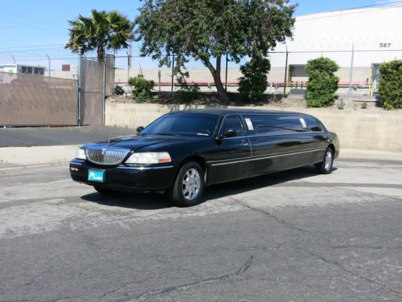 2009 Krystal Koach Lincoln Town Car 5-Door Limousine