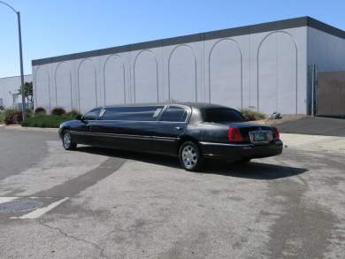 2009 Krystal Koach Lincoln Town Car 5-Door Limousine