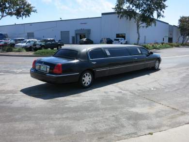 2009 Krystal Koach Lincoln Town Car 5-Door Limousine