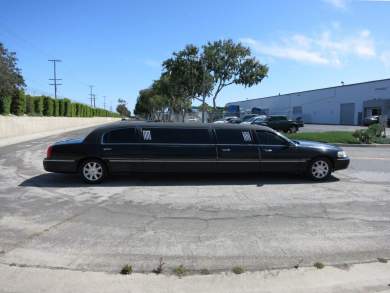 2009 Krystal Koach Lincoln Town Car 5-Door Limousine