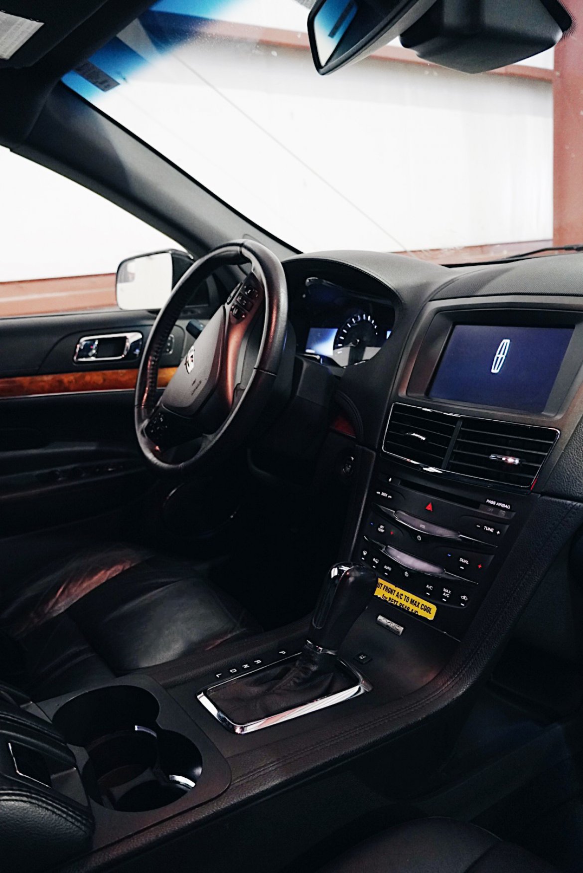 2014 Lincoln MKT Limousine - Photo 2