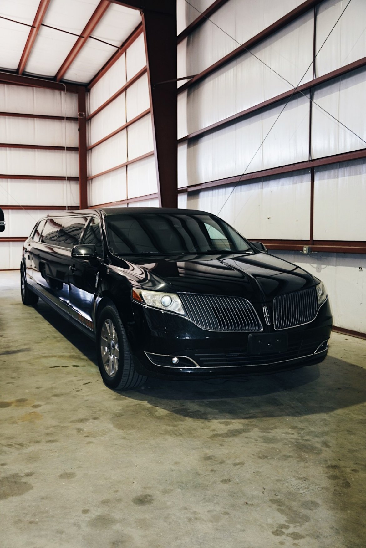 2014 Lincoln MKT Limousine - Photo 3