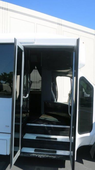 2005 Ford E-450 Limo Bus for Sale in Carson, California, US - Photo 4