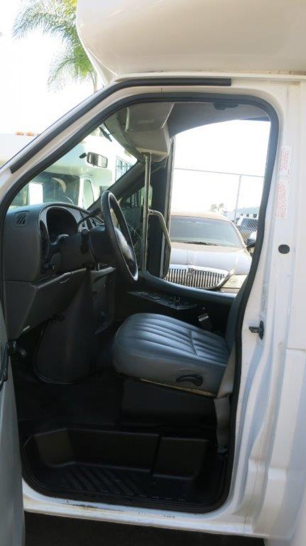 Photo of Limo Bus for sale: 2005 Ford E-450 by El Dorado