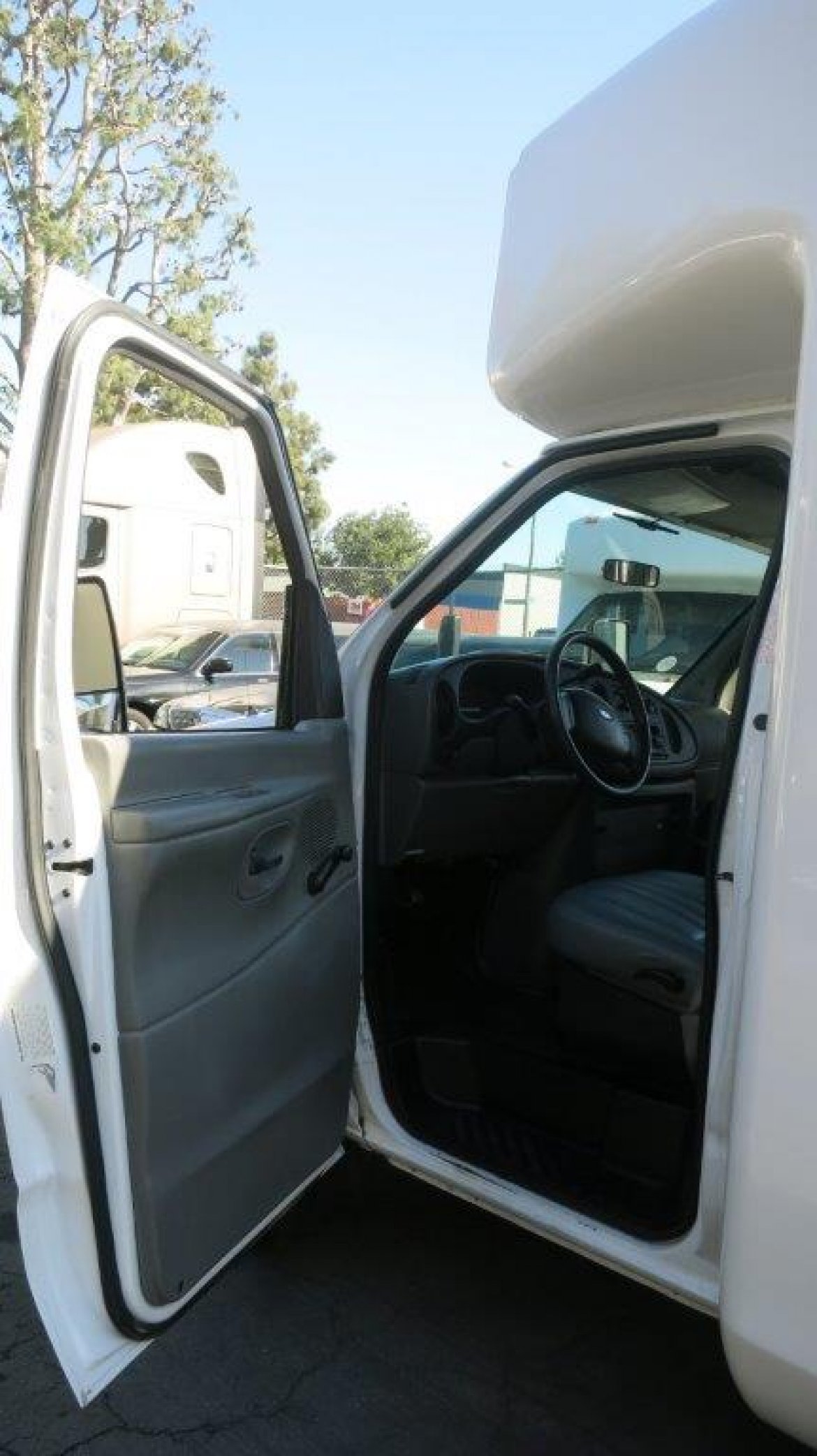 Photo of Limo Bus for sale: 2005 Ford E-450 by El Dorado