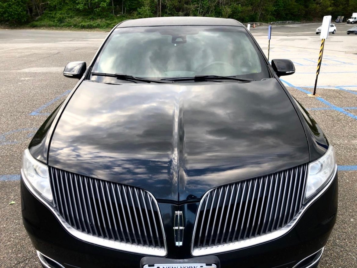2014 Royal  Lincoln MKT Limousine 120" - Photo 2
