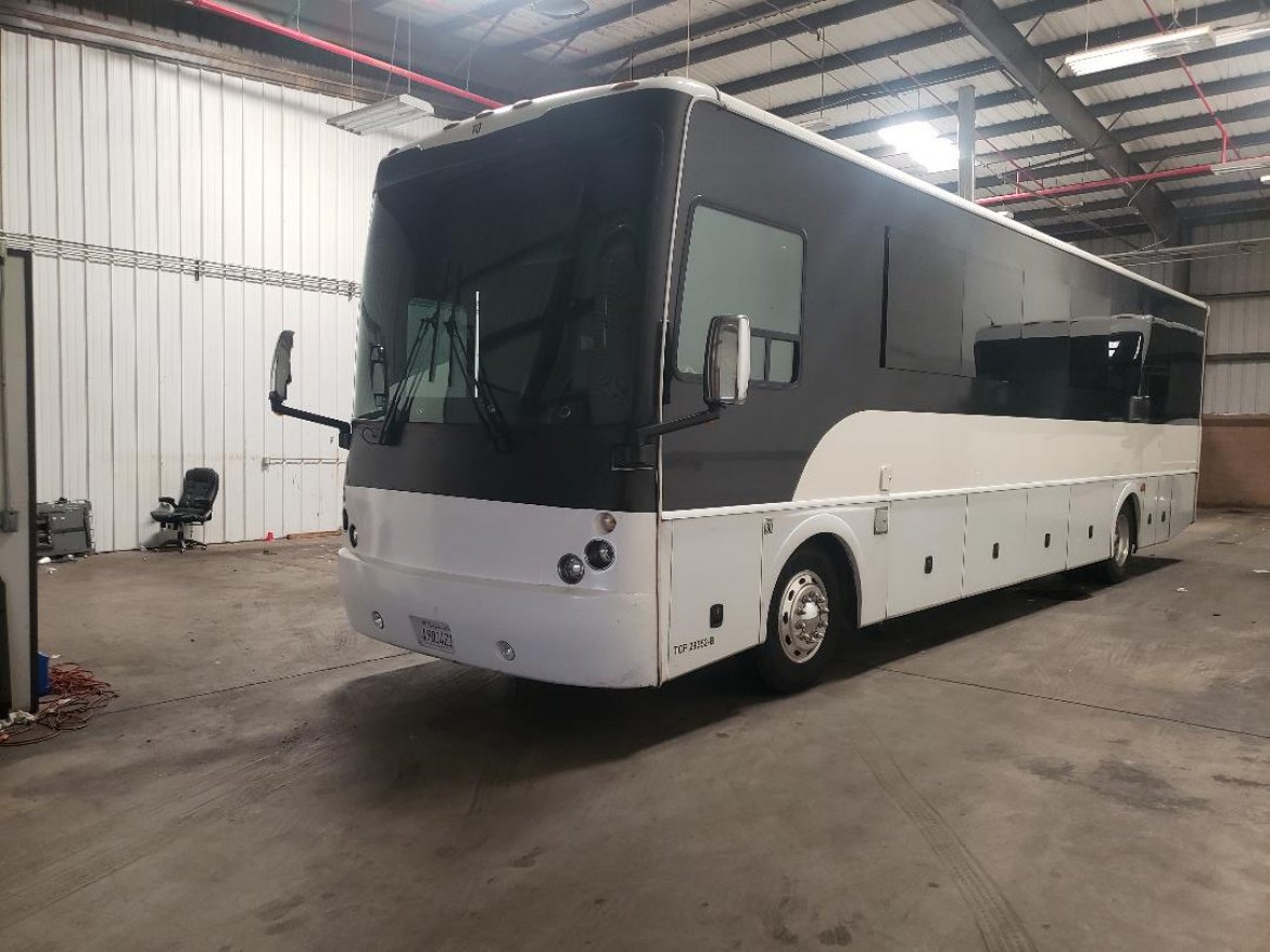 Limo Bus for sale: 2008 Freightliner 40 passenger party bus by CT Coach