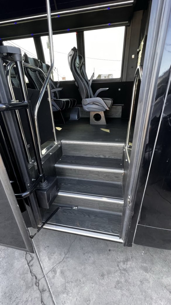 2017 Ford F550 Shuttle Bus for Sale in Anaheim, CA - Photo 2