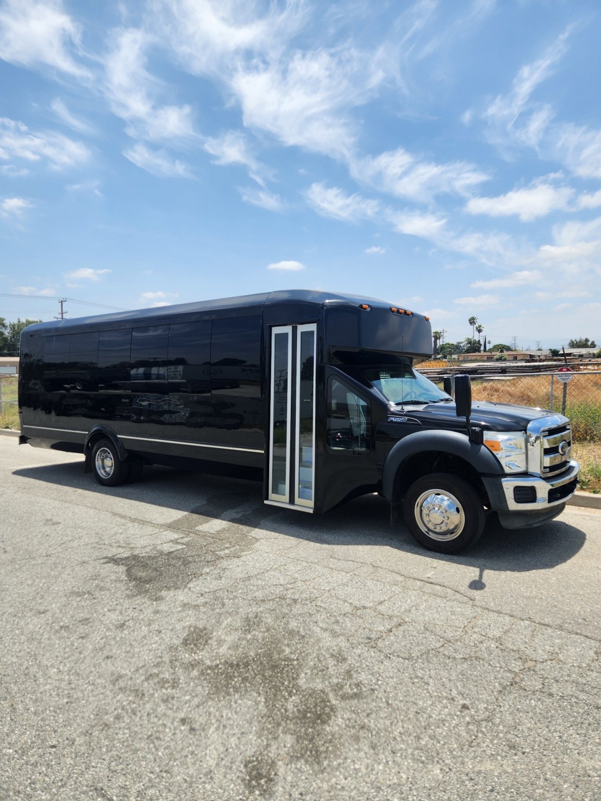 2016 Ford F550 Limo Bus - Photo 2