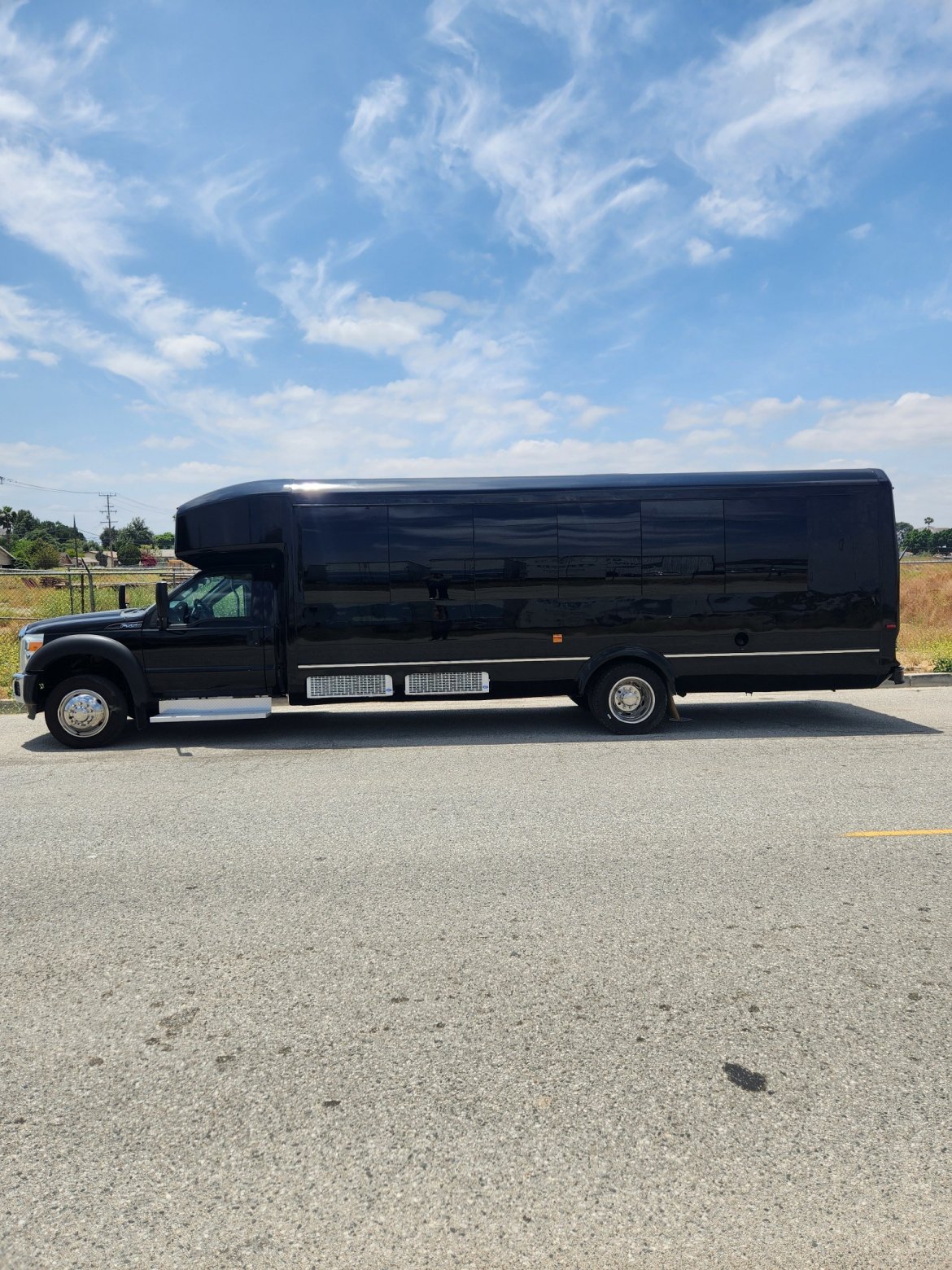 2016 Ford F550 Limo Bus - Photo 3