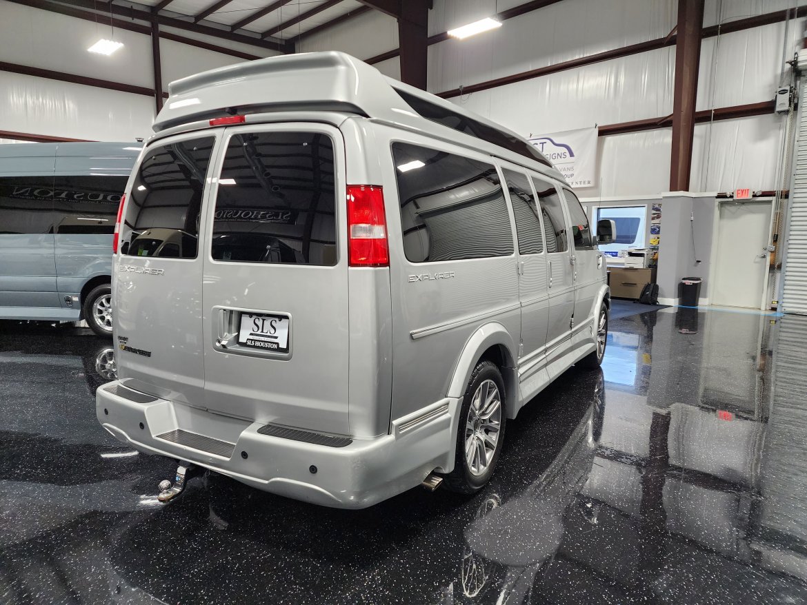 2021 Explorer Vans Chevrolet Express 2500 V8 SUV - Photo 3