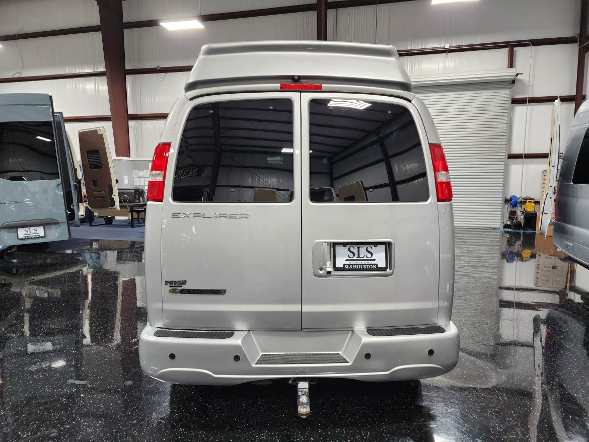 2021 Explorer Vans Chevrolet Express 2500 V8 SUV - Photo 4