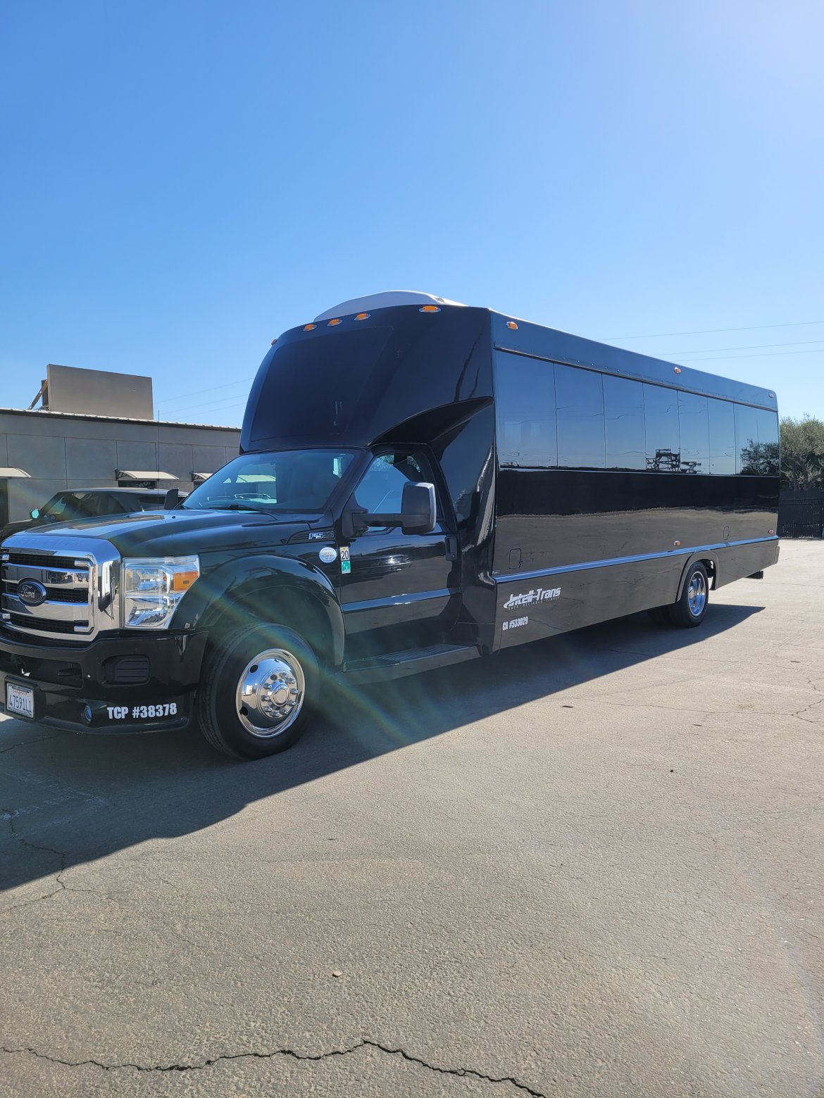 2013 Tiffany Ford F550 Shuttle Bus - Photo 4