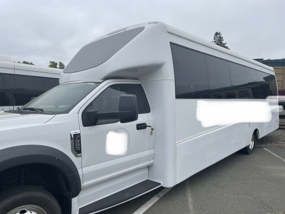 2018 Ford F550 Executive Shuttle for Sale in Laguna Niguel, CA - Photo 3