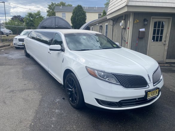 2014 Lincoln MKS Limousine for Sale in Avenel, NJ - Photo 3
