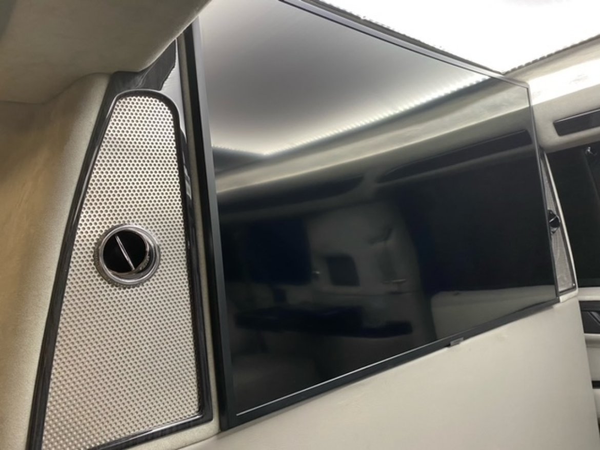 CEO SUV Mobile Office for Sale in Ontario, CA - Photo 12