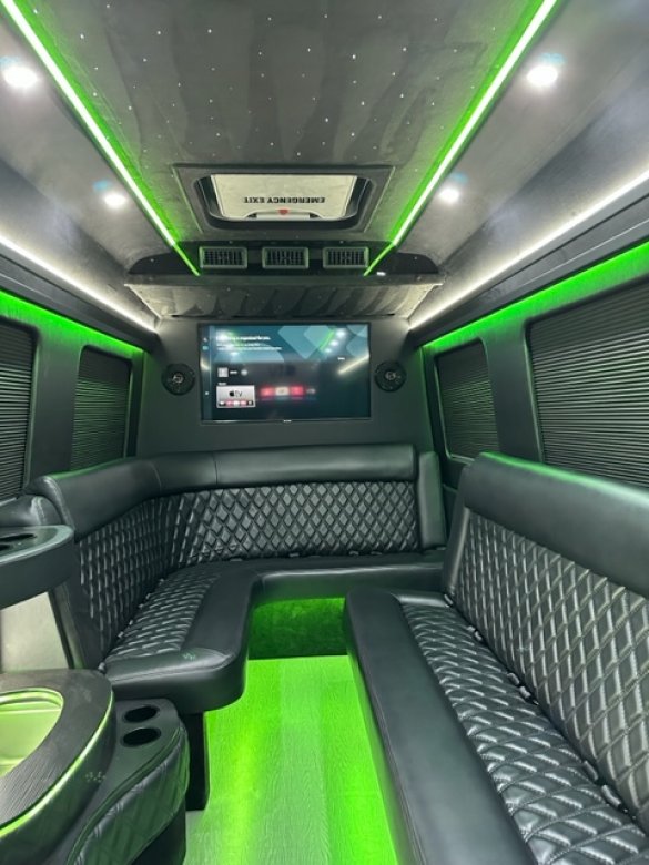 2022 Mercedes-Benz 3500 Sprinter for Sale in Placentia, CA - Photo 2