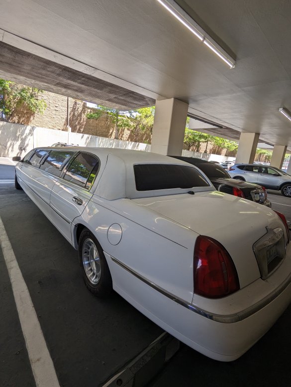 2000 Lincoln Towncar Limousine for Sale in Reno, NV - Photo 3