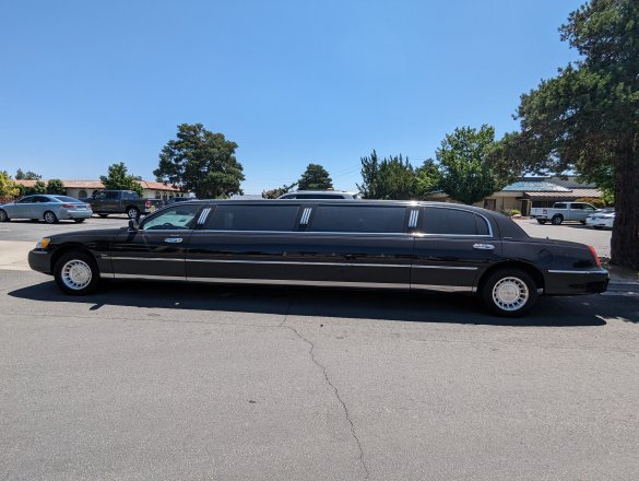 2001 Lincoln Town Car E Limousine for Sale in Reno, NV - Photo 3