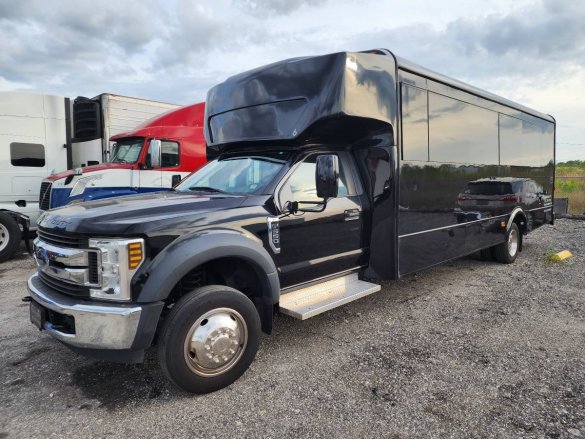2019 Ford F550 Limo Bus for Sale in Lutz, FL - Photo 3