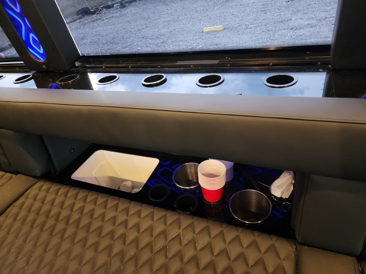 Limo Bus for Sale in Lutz, FL - Photo 9
