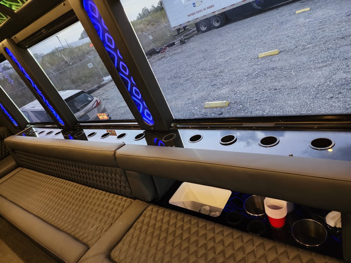 Limo Bus for Sale in Lutz, FL - Photo 10