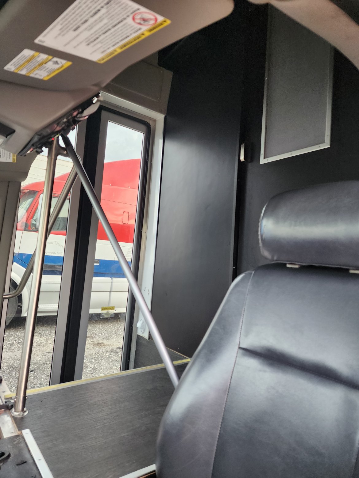 Limo Bus for Sale in Lutz, FL - Photo 13