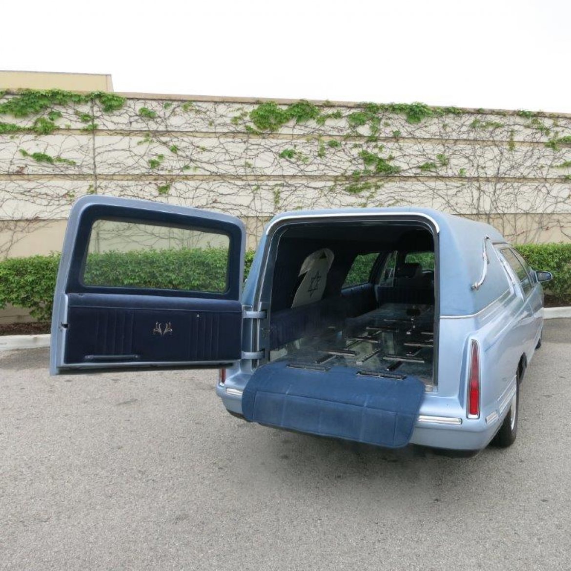 Photo of Funeral for sale: 1998 Cadillac Renaissance by Federal Coach