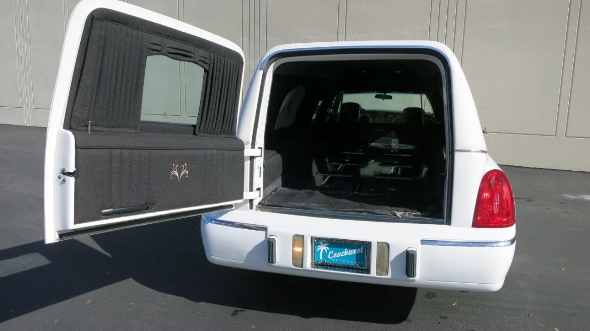 Photo of Funeral for sale: 1998 Lincoln Hearse by Federal Coach