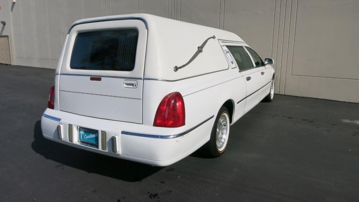 Photo of Funeral for sale: 1998 Lincoln Hearse by Federal Coach