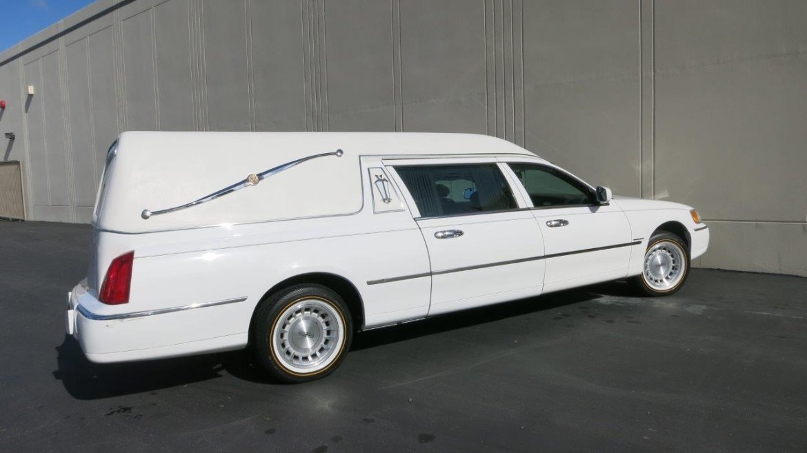 Photo of Funeral for sale: 1998 Lincoln Hearse by Federal Coach