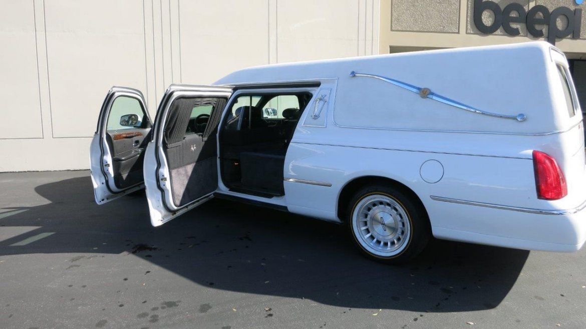 Photo of Funeral for sale: 1998 Lincoln Hearse by Federal Coach