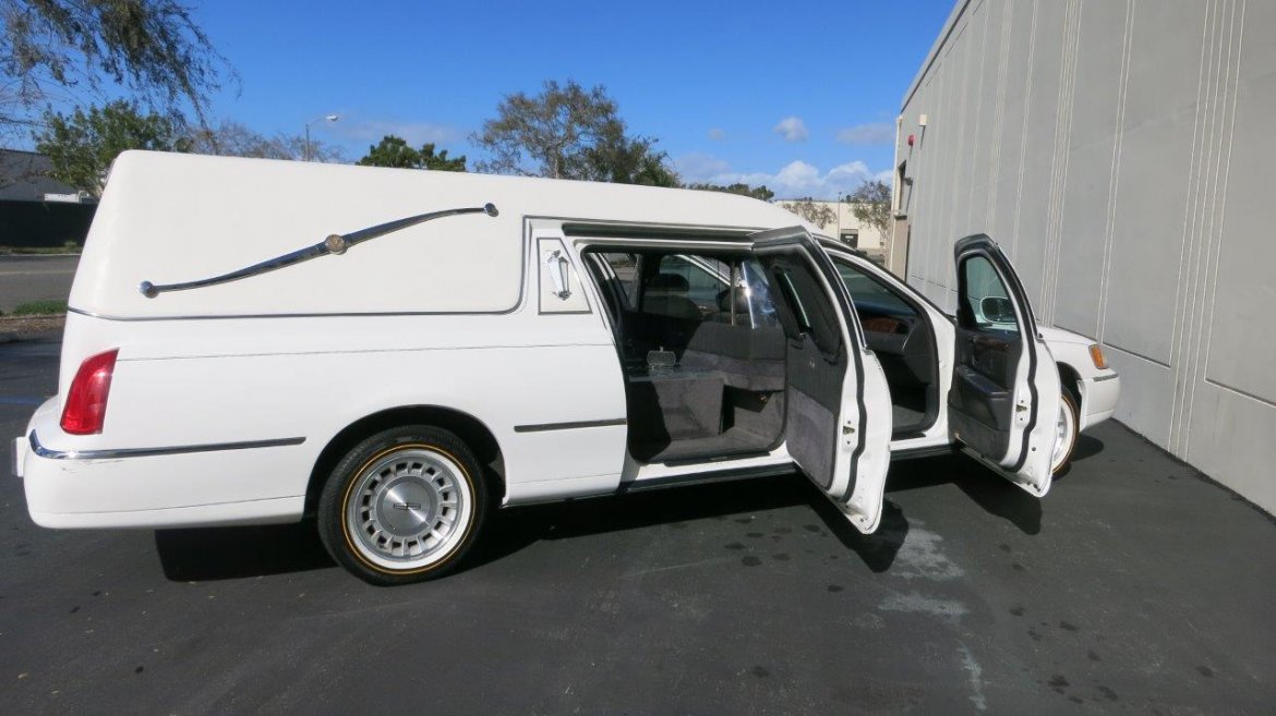Photo of Funeral for sale: 1998 Lincoln Hearse by Federal Coach
