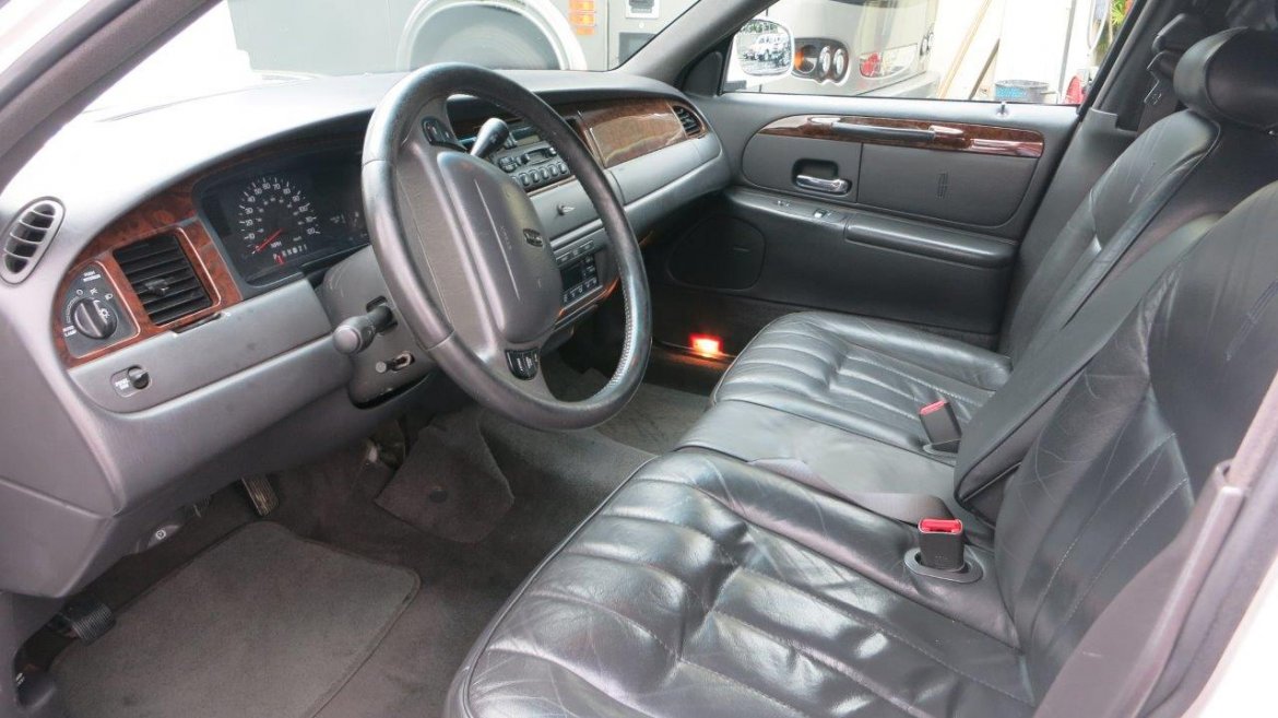 Photo of Funeral for sale: 1998 Lincoln Hearse by Federal Coach