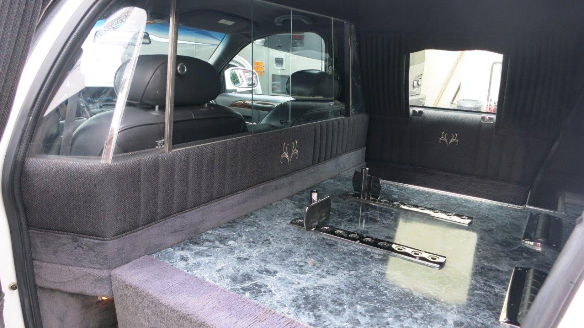 Photo of Funeral for sale: 1998 Lincoln Hearse by Federal Coach