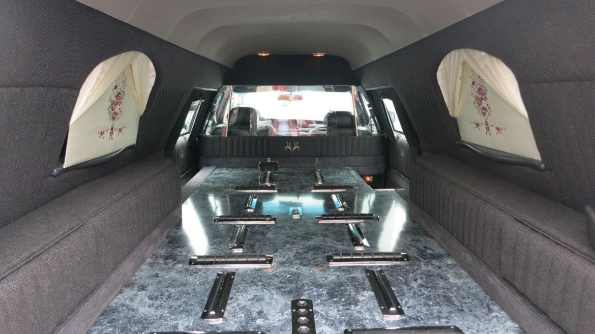 Photo of Funeral for sale: 1998 Lincoln Hearse by Federal Coach