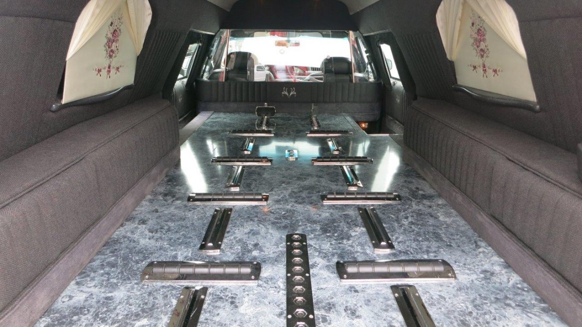 Photo of Funeral for sale: 1998 Lincoln Hearse by Federal Coach