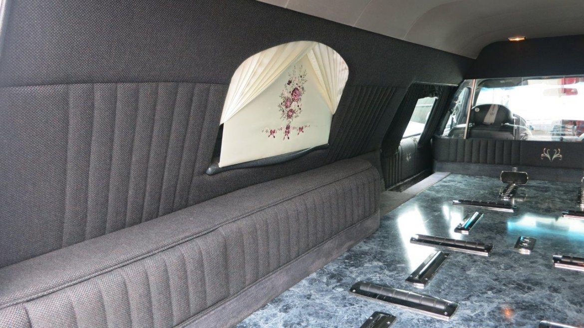 Photo of Funeral for sale: 1998 Lincoln Hearse by Federal Coach