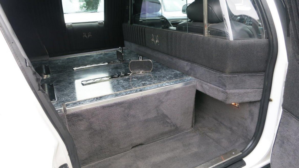 Photo of Funeral for sale: 1998 Lincoln Hearse by Federal Coach