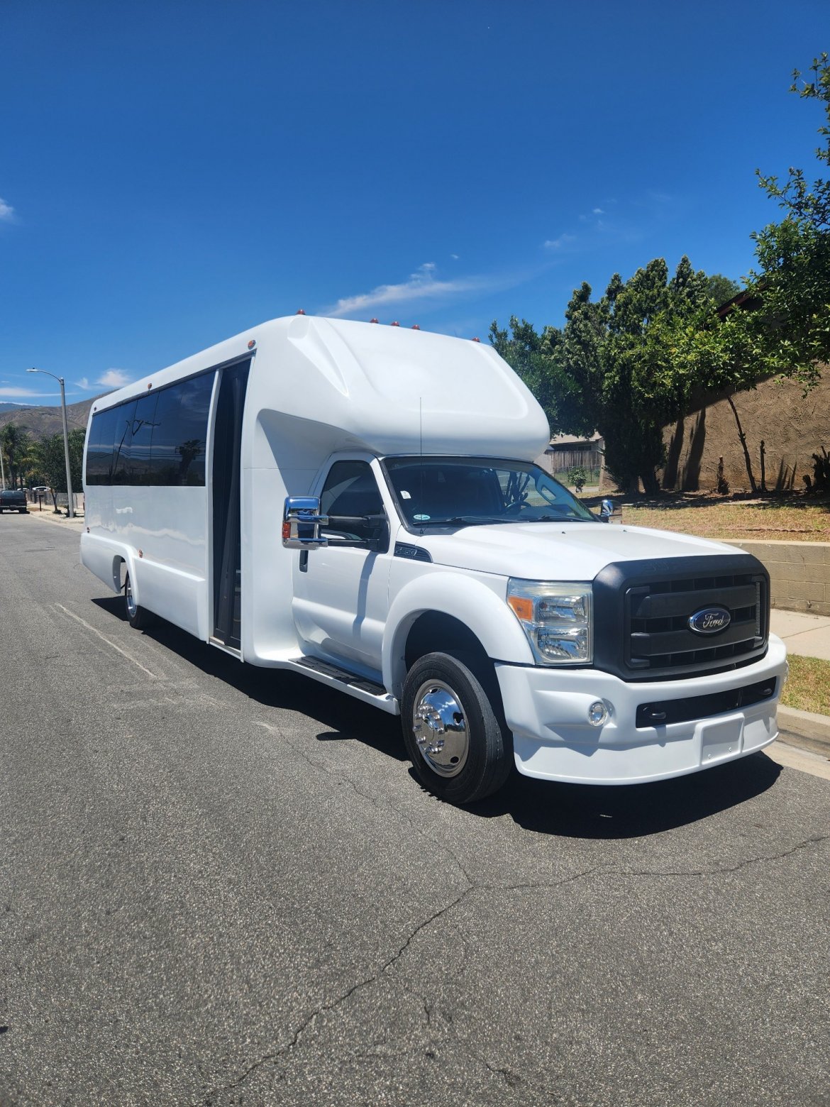 Executive Shuttle for sale: 2015 Ford F550 by Newport Coach