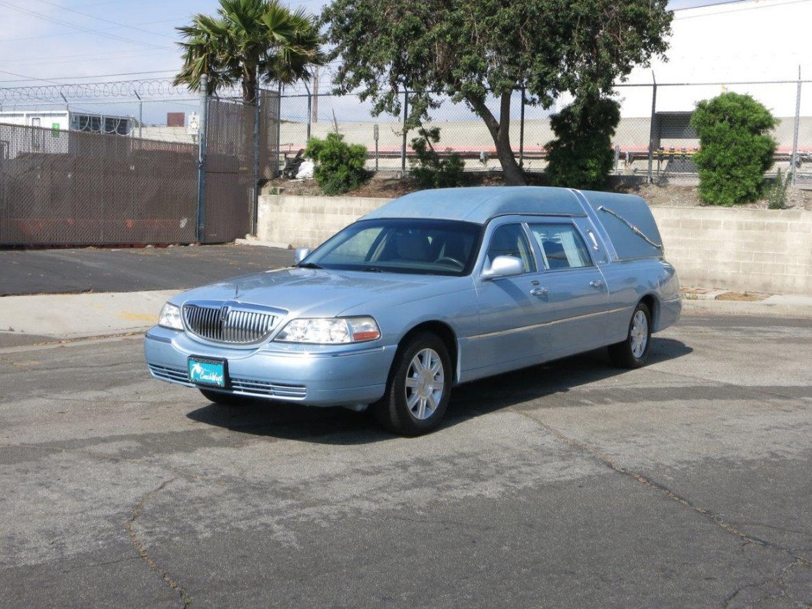 Funeral for sale: 2011 Lincoln Town Car Stratford by Federal Coach